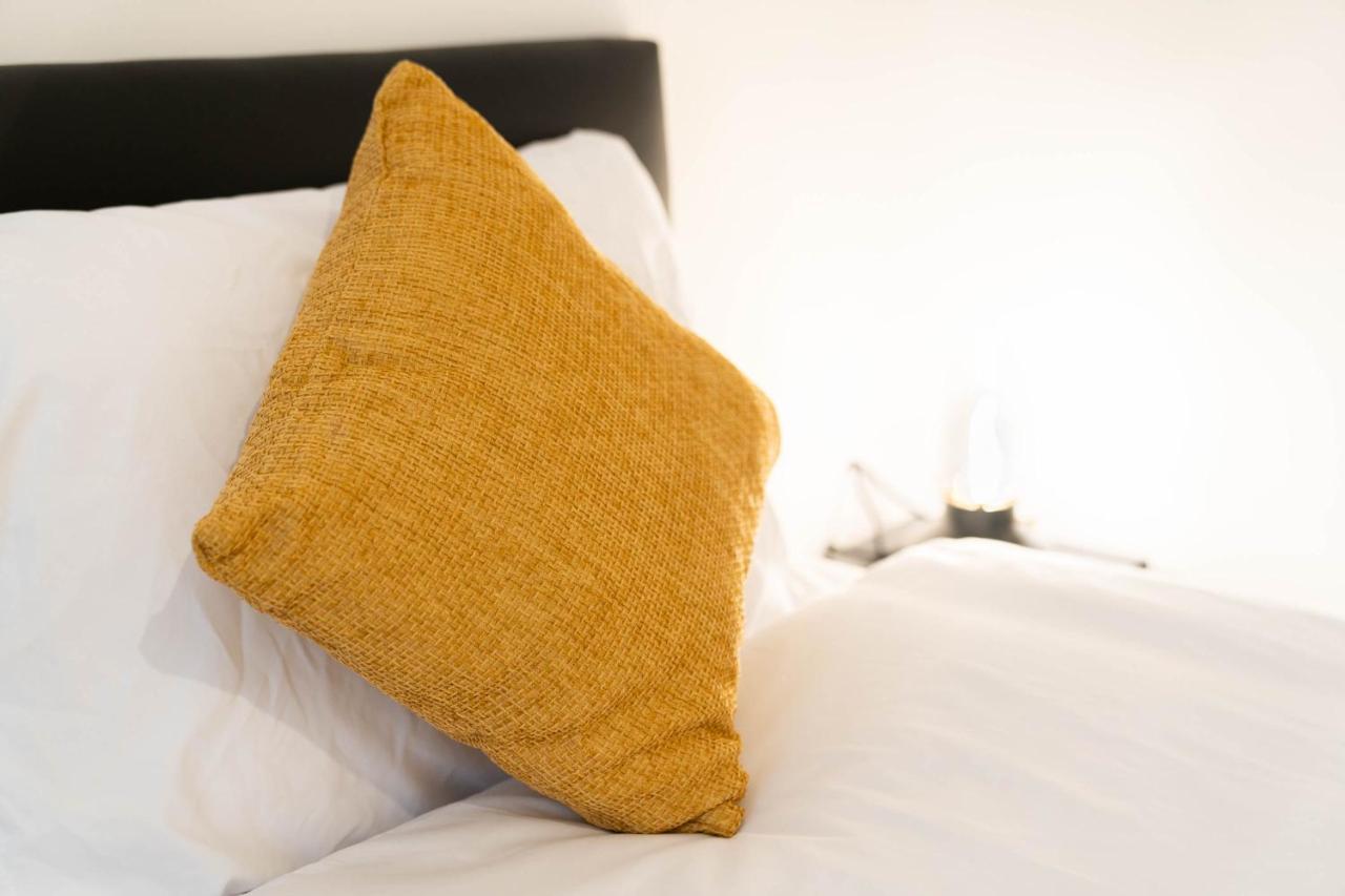 Two Bedroom Apartment-One Choice Stays- Jewellery Quarter Бирмингам Екстериор снимка