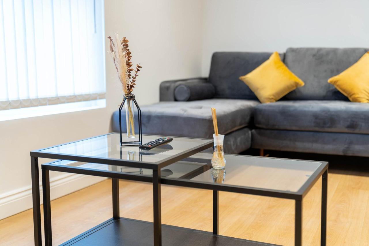 Two Bedroom Apartment-One Choice Stays- Jewellery Quarter Бирмингам Екстериор снимка