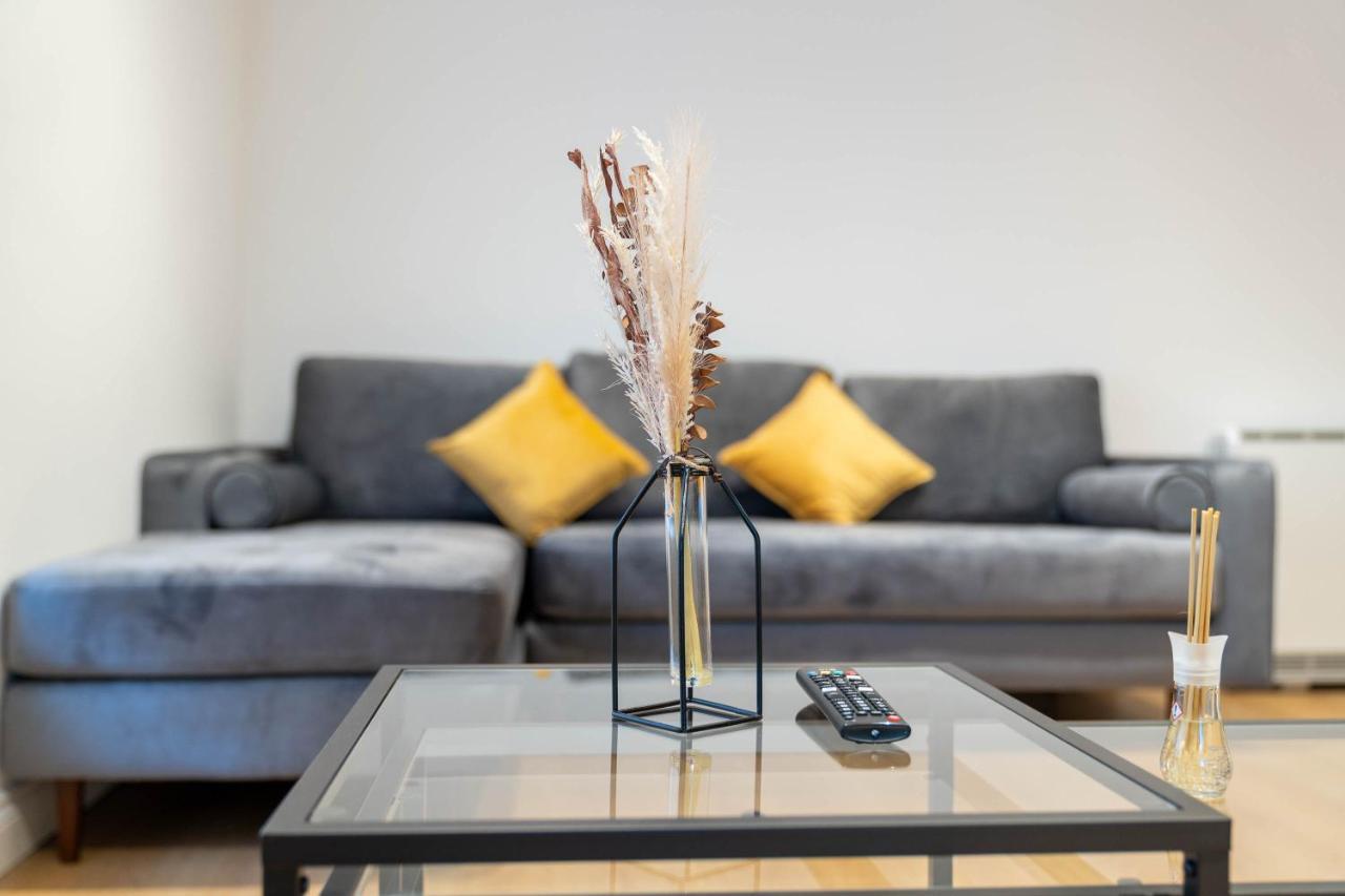 Two Bedroom Apartment-One Choice Stays- Jewellery Quarter Бирмингам Екстериор снимка